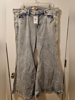 Torrid Festi Sky High Super Flare Jeans with Glitter Coating Women's Size 20 NWT